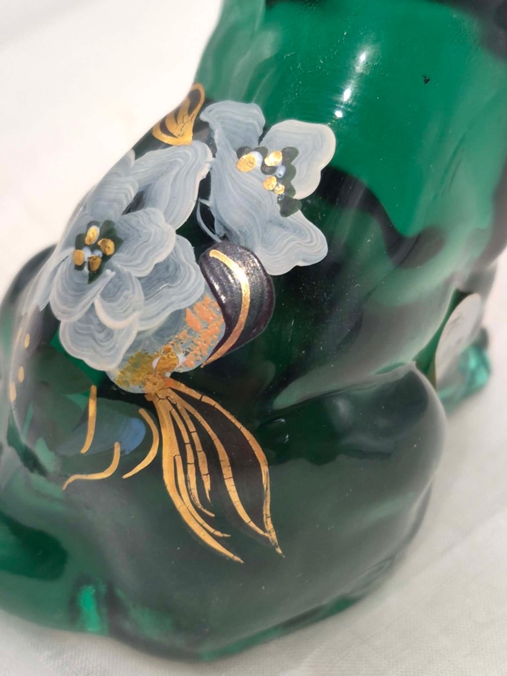 Fenton Glass Cat Emerald ‘Spruce’ Green Hand-painted Magnolia w Gold Gilding - Picture 8 of 9
